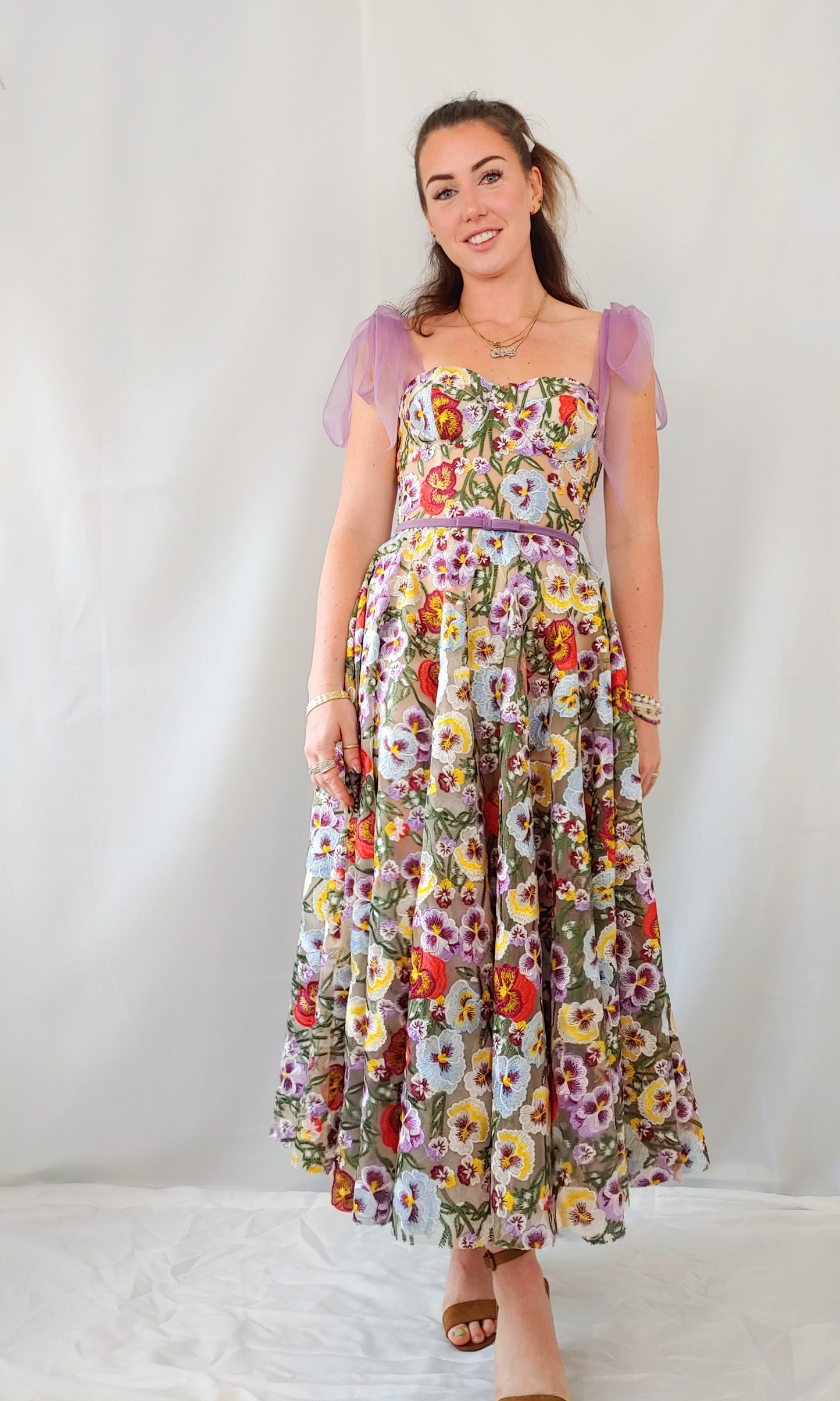 Festliches Kleid aus Spitze mit Spaghettiträger