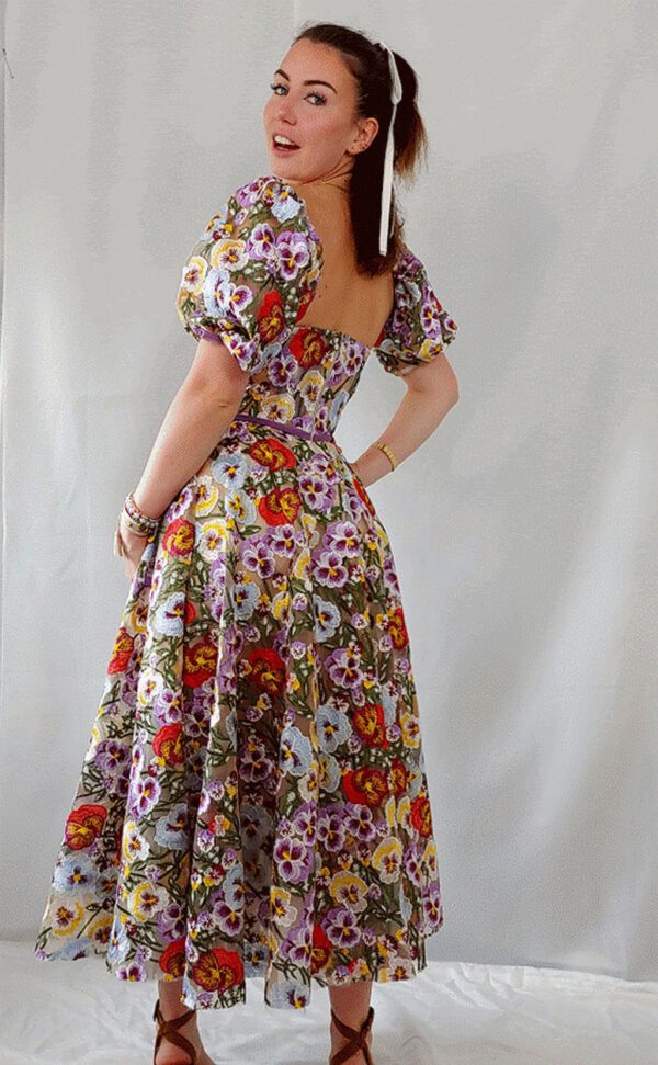 floralbesticktes kleid